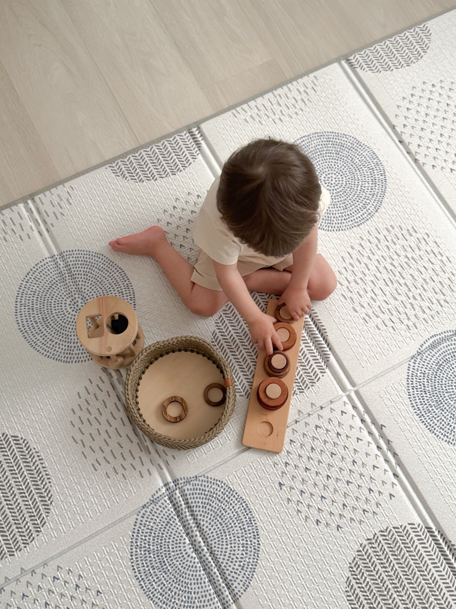 Видео Складной коврик Sillky Portable 140x200x1 см, Уютные кружочки