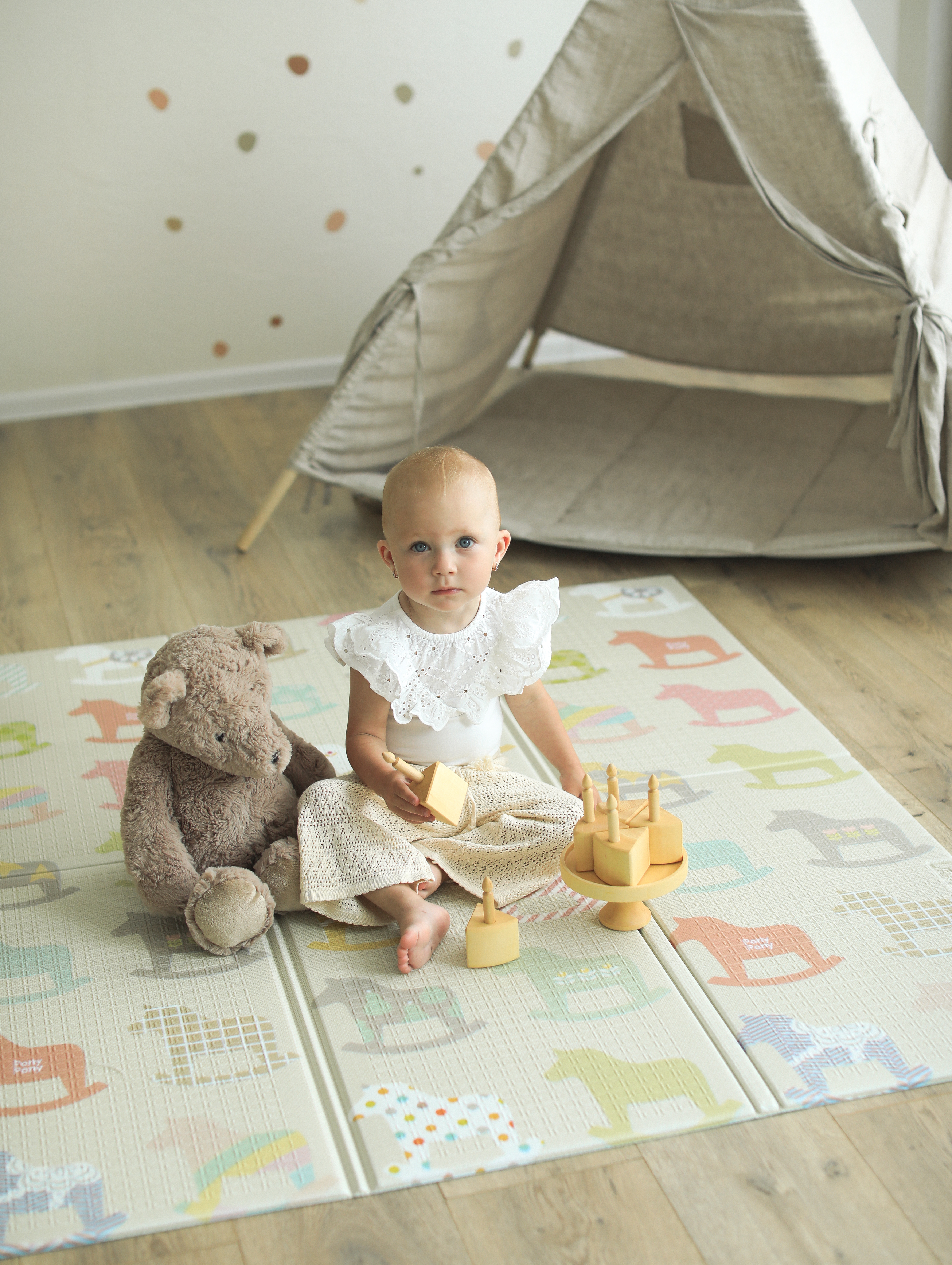 Видео Портативный коврик Portable 140x200x1 см, Деревянные лошадки