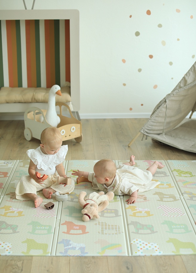 Фото 3 Портативный коврик Portable 140x200x1 см, Деревянные лошадки